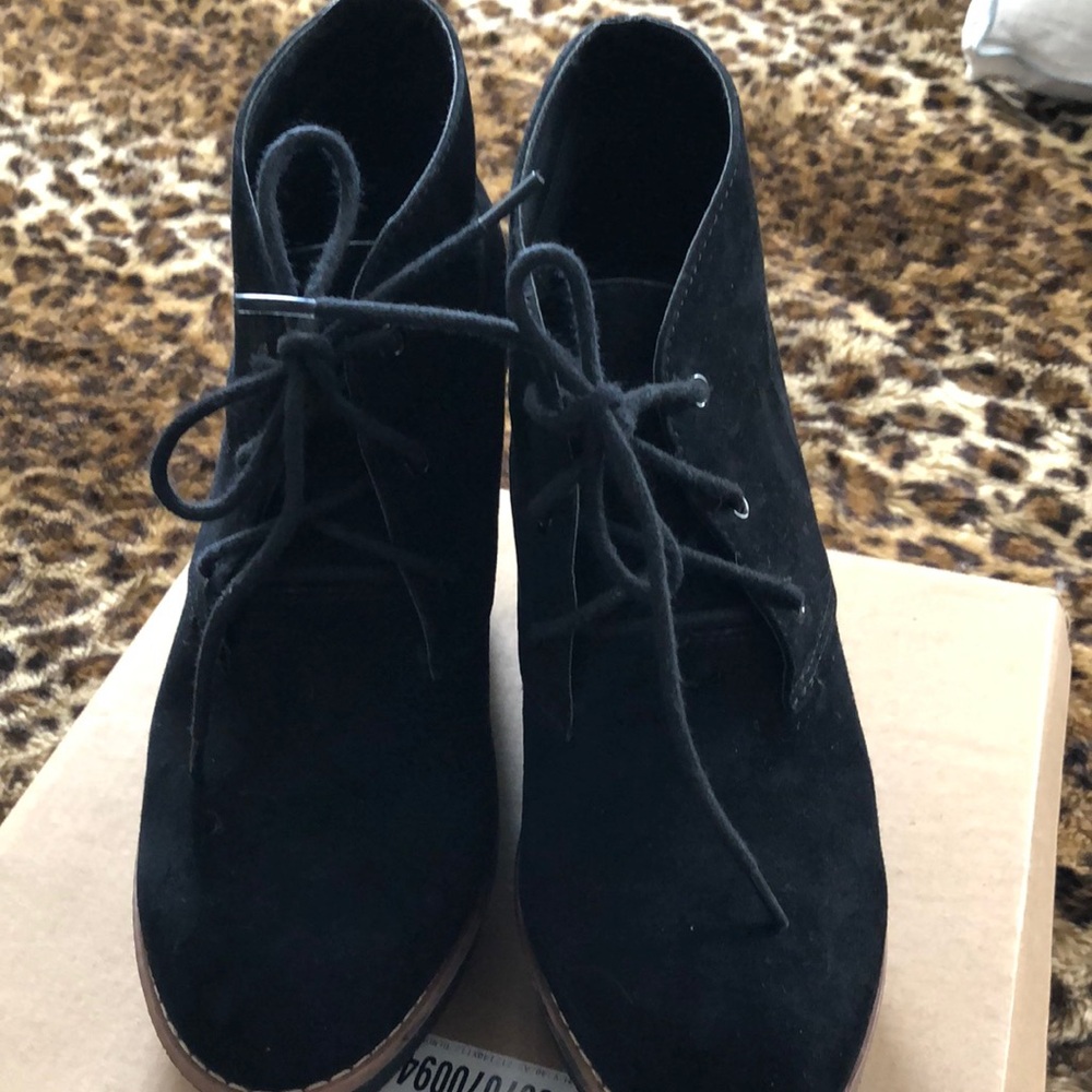 Urban Outfitters Black Suede Lace-Up Booties – Size 8, Soft & Chic